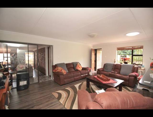 3 BEDROOM HOUSE FOR SALE IN FRAAIUITSIG